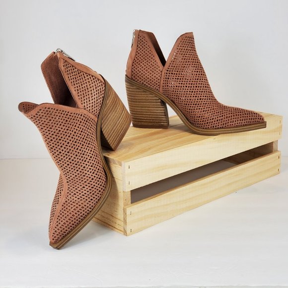 Vince Camuto Gibbela Woven Pointed Toe 